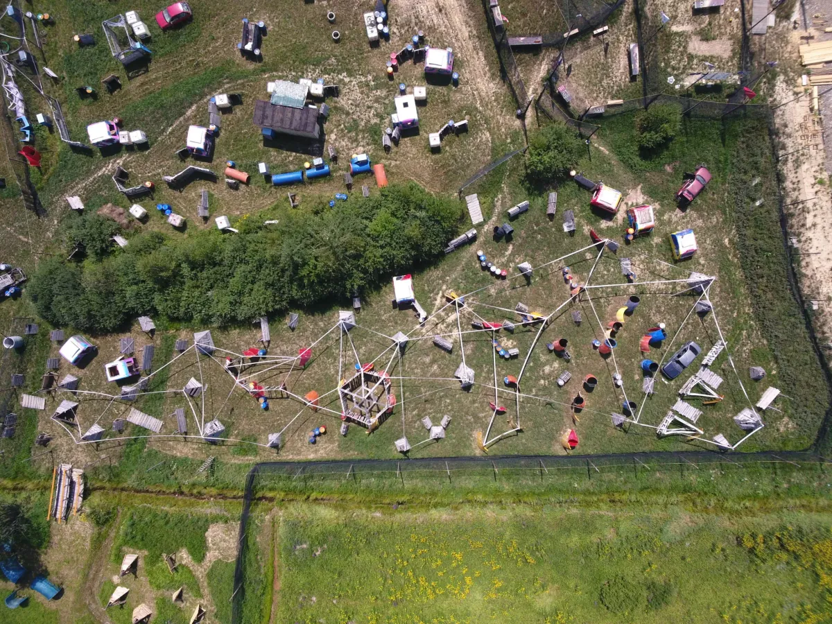 Rozgrywka paintballowa w Arenie Mocy