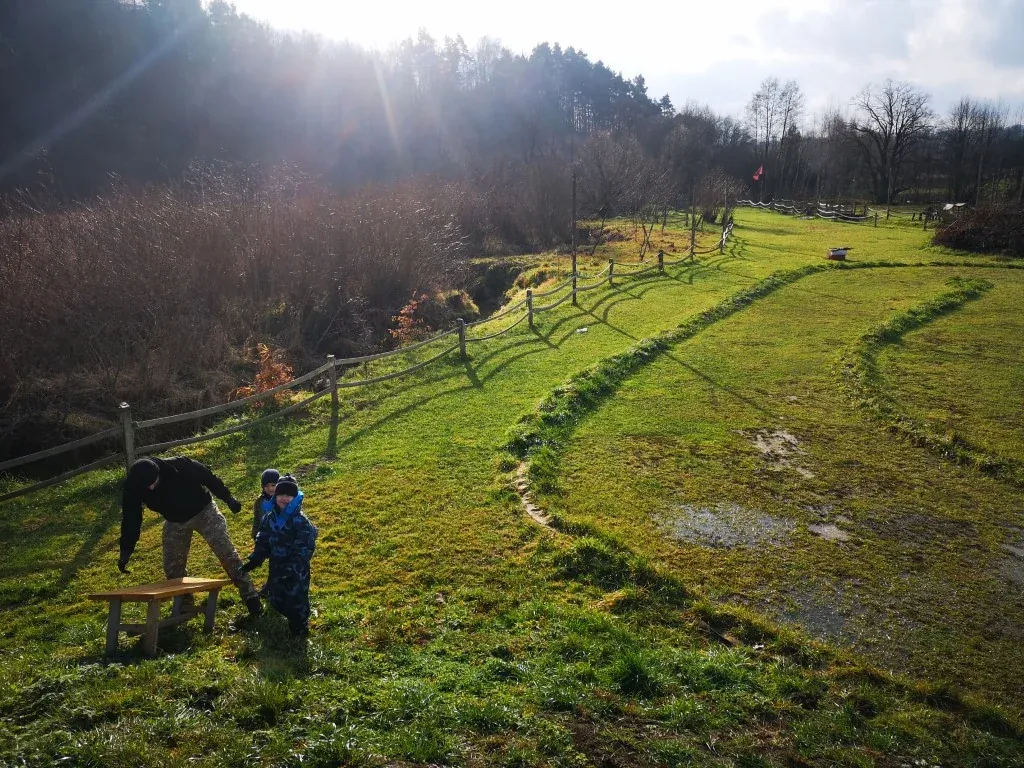 Grupowa zabawa paintball w Arenie Mocy